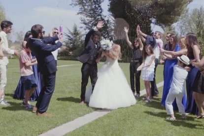 De arriba a abajo y de izquierda a derecha, localizaciones leridanas en el clip: Betula Alba, Finca Prats, vista a la Seu Vella, gimnasio Ekke, Biloba y edificio de Fincas Farré.