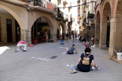 Agramunt se llena de arte para analizar el uso de los porches en el siglo XXI