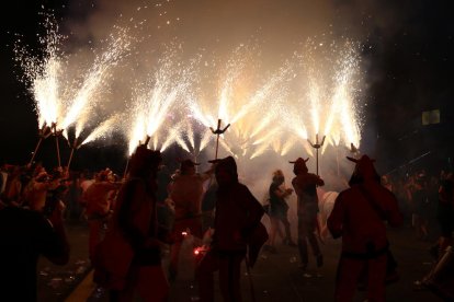 El Aquelarre de Cervera enciende el Cruïlla con un espectáculo de fuego y música