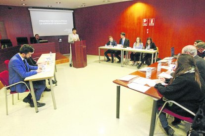 Debat universitari sobre ventres de lloguer