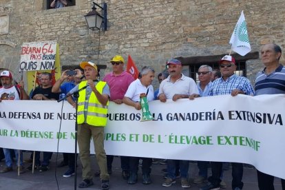 La manifestació a Aïnsa va reunir gairebé un miler de participants convocats per mig centenar d’organitzacions agràries.