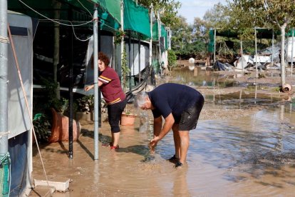 Les autoritats van rescatar quatre conductors que es van quedar atrapats en un túnel negat de l’AP-7 a Alacant.