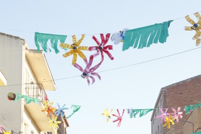 Una festa de l’escuma va fer les delícies dels nens a Àger.