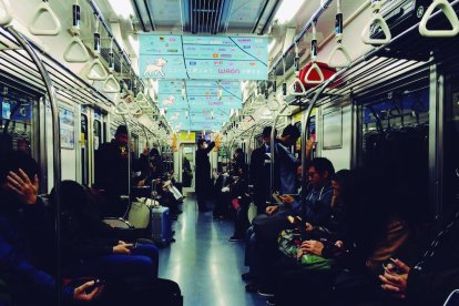 japó. Vista del mont Fugi des del tren d’alta velocitat.