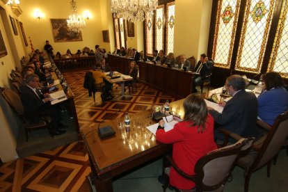 Ple de la corporació provincial, que es va celebrar ahir.