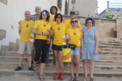 Maderas apiladas ayer en la hoguera instalada en el barrio de Cappont, una de la veintena que arderán esta noche.