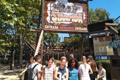 Alumnos del Sagrada Família, contentos por las vacaciones.