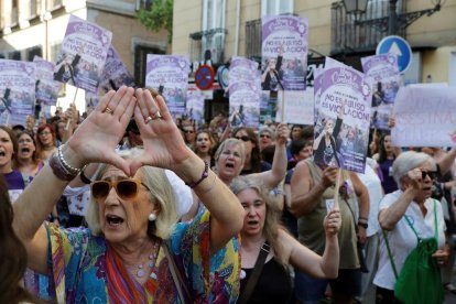 José Ángel Prenda, Jesús Escudero y Ángel Boza, ayer, al abandonar la cárcel de Pamplona.