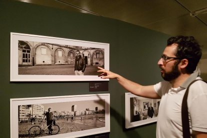 La directora Rosa Vergés, retratada en un racó de casa seua a l’Eixample barceloní.