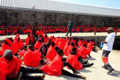 Pedro Sánchez i Emmanuel Macron durant la roda de premsa després de reunir-se al palau de l’Elisi.