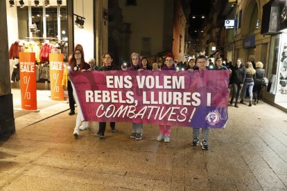 Un centenar de personas se concentraron ayer en Tàrrega contra la sentencia de Manresa