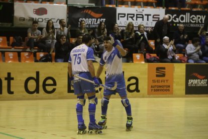 Roberto Di Benedetto, que no va ser gaire efectiu en atac, controla la bola.