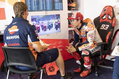 Màrquez va sortir disparat de la moto al setè revolt del circuit tailandès.