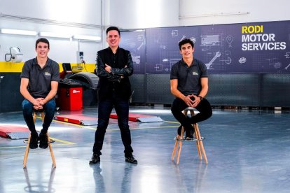 Seguidores de Àlex, celebrando el título el domingo en Cervera.