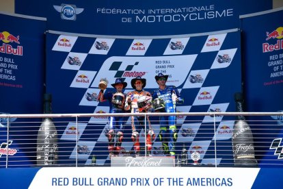 Màrquez va agafar la sortida com un míssil i va avantatjar després del primer revolt Johann Zarco i Maverick Viñales, i poc després va fer el mateix amb Andrea Iannone per distanciar-se.