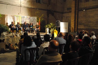 El melocotón de Pinyana es el protagonista este fin de semana de la Fira de Alfarràs, mientras que Corbins celebró ayer la Fira de la Poma.