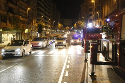 El incendio se declaró en un piso de la quinta planta del número 1 de la plaza Espanya.