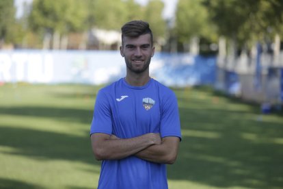 Juanto gairebé marca en aquesta acció amb una acrobàtica rematada, però Òscar Rubio ho va evitar sobre la mateixa línia.