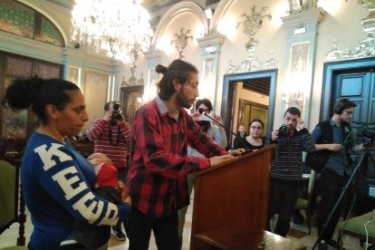 Los CDR irrumpieron en el pleno y leyeron un manifiesto que reclama la república catalana.