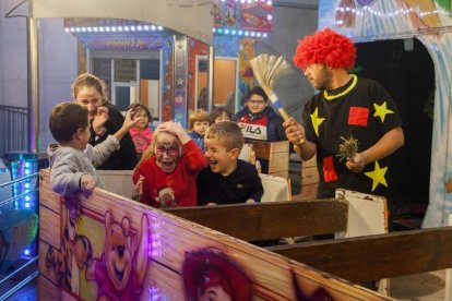 Cervera - El Parc Nadal de Cervera ubicat a la zona esportiva ofereix als més petits un rocòdrom, el tren de la bruixa, llits elàstics o circuits de bicis de tres rodes. Podrà visitar-se fins al dia 4 de gener, en horari de 16 a 20 hores.