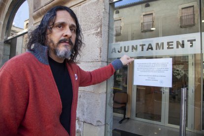 Cases, al centre, amb regidors d’ERC i JxCat de Tremp.