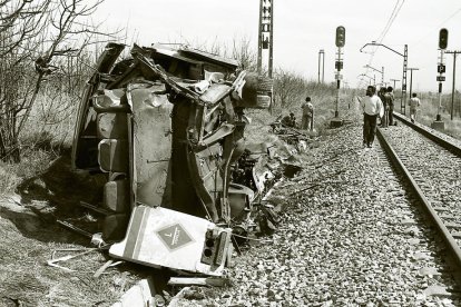 Imatge de l’estat en el qual va quedar el microbús.