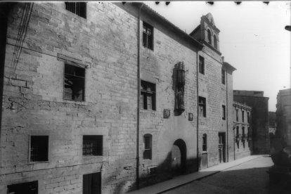 La popular cantata escénica ‘Carmina Burana’, con un lazo amarillo al fondo, resonó ayer con fuerza en el Teatre de la Llotja.