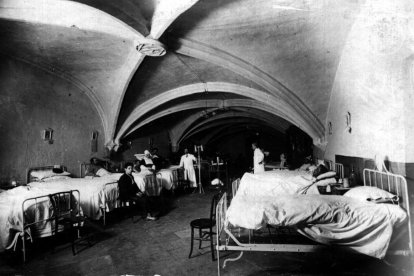 La popular cantata escénica ‘Carmina Burana’, con un lazo amarillo al fondo, resonó ayer con fuerza en el Teatre de la Llotja.