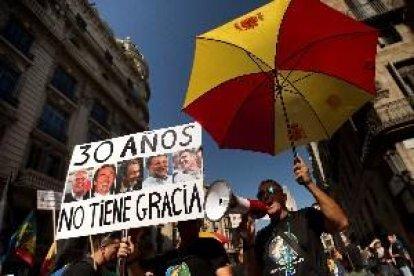 Dos manifestacions oposades reuneixen 1.800 policies i 6.000 de sobiranistes
