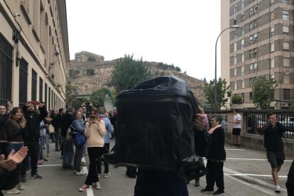 L’arribada de les urnes a Balaguer a primera hora del dia 1 d’octubre.