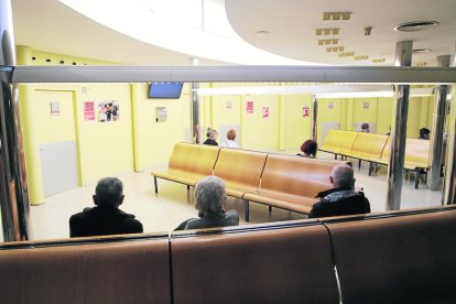 La sala de espera del hospital Santa Maria estaba ayer prácticamente vacía.
