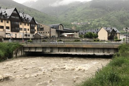 El Garona a su paso por Arties, en el municipio de Naut Aran.