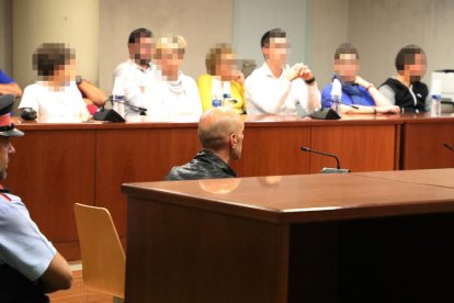 Jordi Lanuza, ahir al banc dels acusats davant d’un jurat popular format per cinc dones i quatre homes.