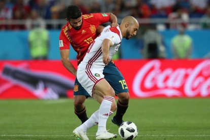 Andrés Iniesta i Isco s’abracen al marcar el madridista l’1-1 després d’un perfecte servei del blaugrana.