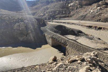 Les ruïnes de l'antiga explotació minera del municipi d'Àger han aflorat per la sequera i el descens de les reserves del pantà de Canelles, que està al 23 per cent de capacitat