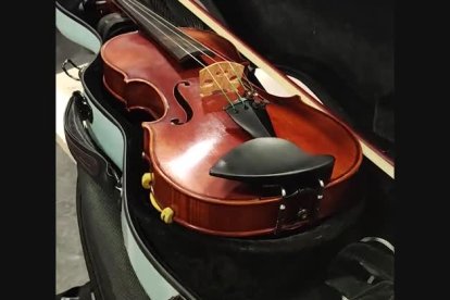 Els Mossos recuperen un violí sostret a una nena