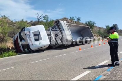 Camión volcado en Arbeca