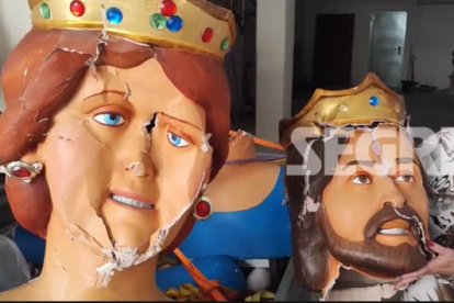 Els gegants del Grup Cultural Garrigues danyats per l'accident de trànsit.