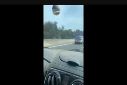 La conductora d'un patinet elèctric acaba circulant pel carril esquerra de la C-31 al Baix Empordà
