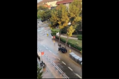 Escape de agua en la Diagonal de Barcelona