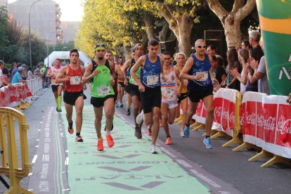 La rumana Angelica Damoc, entrando en meta como ganadora.