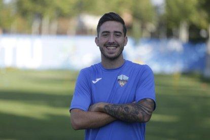 Tano Bonnín peina el balón para que lo reciba Pedro Martín y anote el gol del empate.