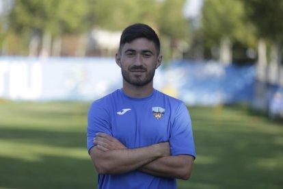 Tano Bonnín peina el balón para que lo reciba Pedro Martín y anote el gol del empate.