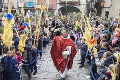 Un momento de la bendición en la iglesia de Santa Teresa de Lleida.
