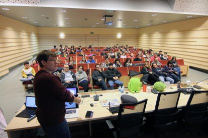 Las gafas de realidad virtual y aumentada fueron la delicia ayer de la jornada celebrada en el Parc Tecnològic de Gardeny.