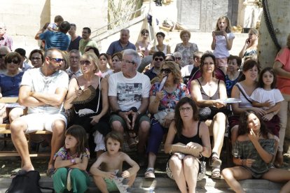 Civit y Talarn tocaron el aro de Cal Bufalà para pedir un juicio justo para los políticos presos y exiliados.