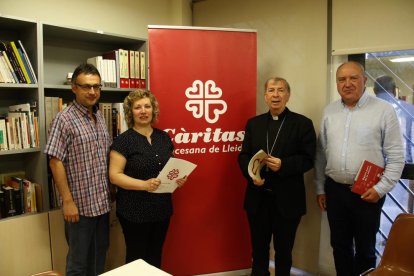 Hmad ha convertido la biblioteca en su segunda casa, donde sigue formándose y aprendiendo idiomas.