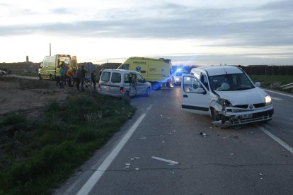 La pèrdua de gasoil d’un camió va provocar ahir cues a l’A-2.