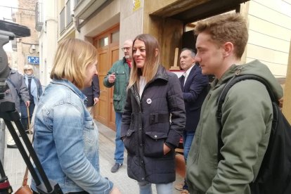 Pedro Sánchez, entre Meritxell Batet i la lleidatana Montse Mínguez, amb Iceta a la dreta de la imatge.