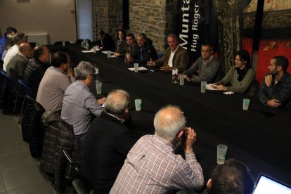 El consell de l’alcaldes, ahir en el consell del Sobirà a Sort.